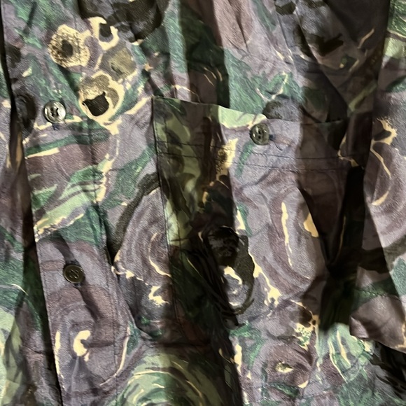 100% silk Hawaiian vacation style shirt. B6 - Picture 2 of 6